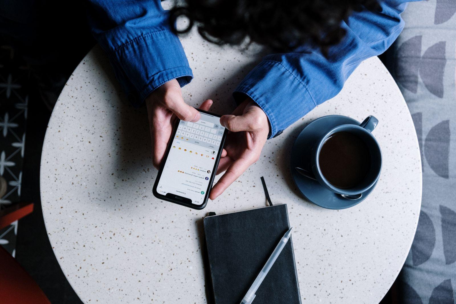 Teléfono con redes sociales para vender